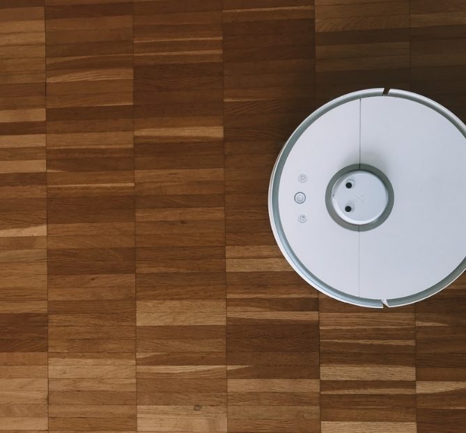 Why Robotics & Domestic Household Robots Need Wireless Charging in 2020